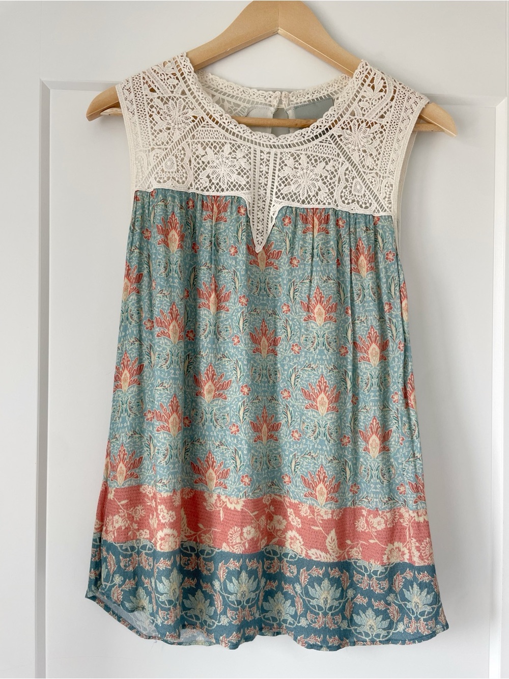 Maeve by Anthropologie Lace Yoke Boho Sleeveless Tank Size Medium